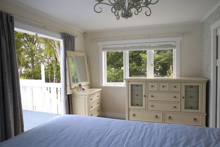 Photo of property in 1 Churchouse Road, Greenhithe, Auckland, 0632