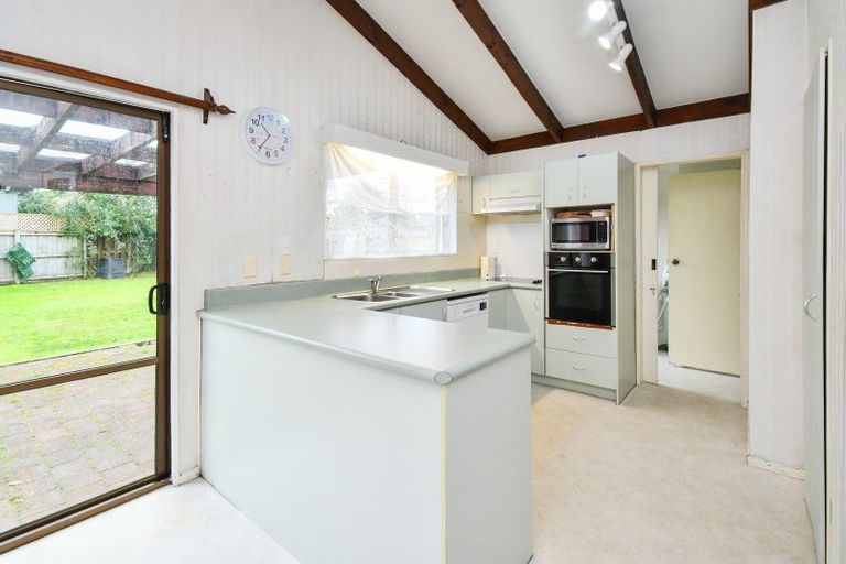 Photo of property in 8 Zenith Place, Conifer Grove, Takanini, 2112