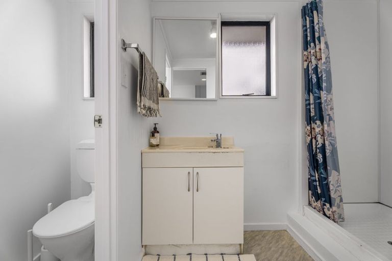 Photo of property in 2/71 Potter Avenue, Northcote, Auckland, 0627