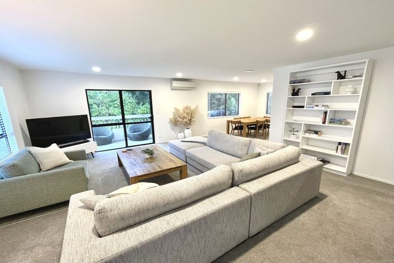 Photo of property in 1/85 Verran Road, Birkenhead, Auckland, 0626