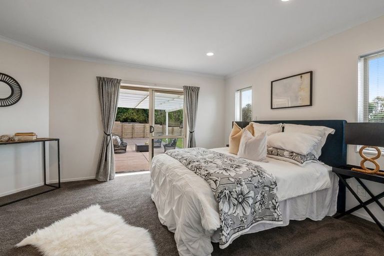 Photo of property in 6 Fulmar Way, Unsworth Heights, Auckland, 0632