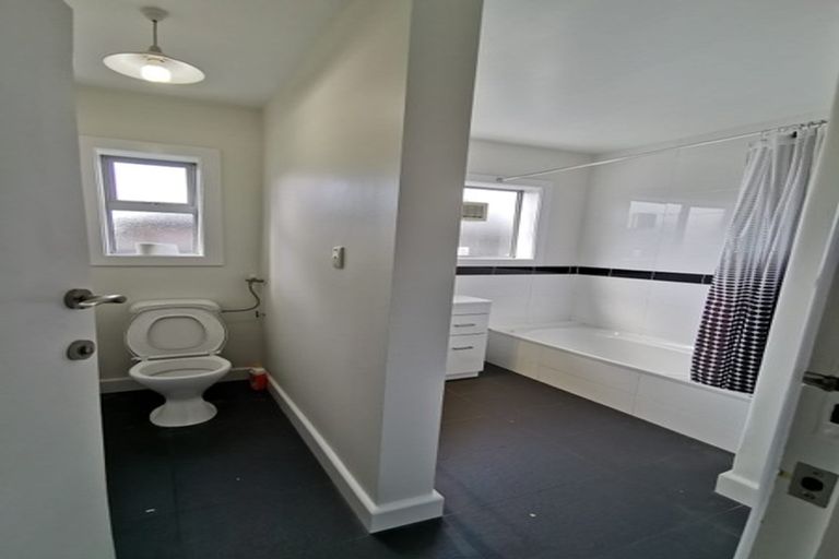 Photo of property in 111 Memorial Avenue, Burnside, Christchurch, 8053