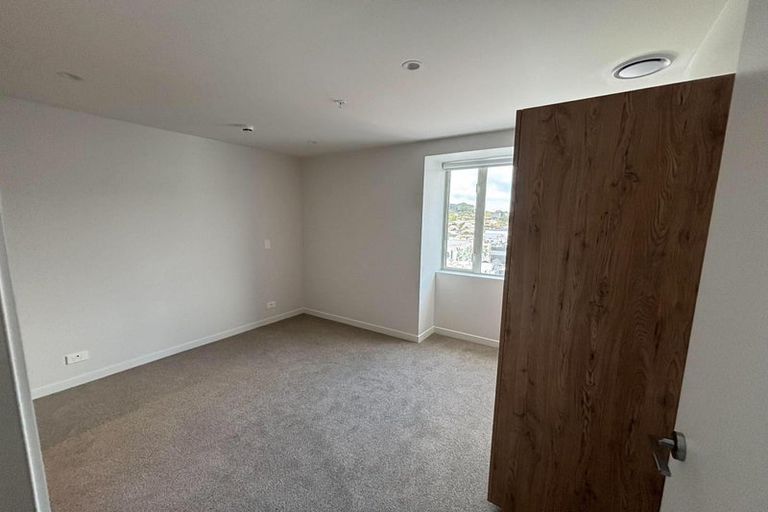 Photo of property in 702/32 Kent Terrace, Mount Victoria, Wellington, 6011