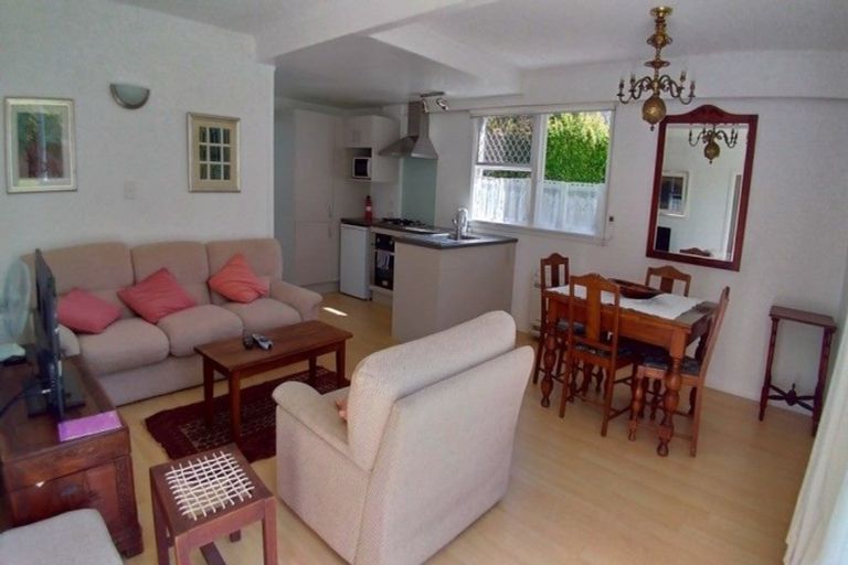 Photo of property in 4/2 Scarboro Terrace, Murrays Bay, Auckland, 0630