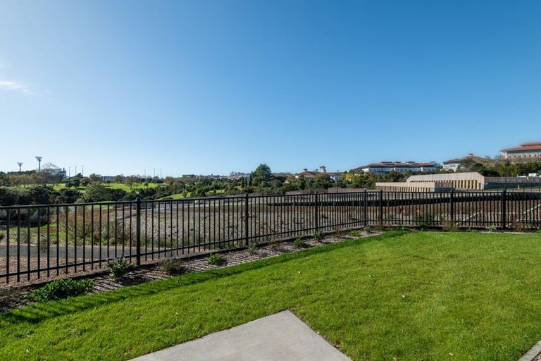 Photo of property in 3/7 Parapara Place, Albany, Auckland, 0632