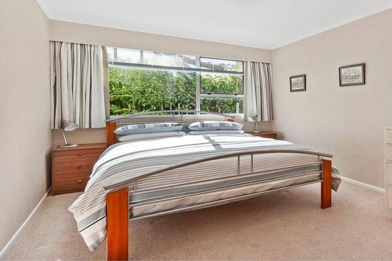 Photo of property in 43 Woodman Drive, Tawa, Wellington, 5028