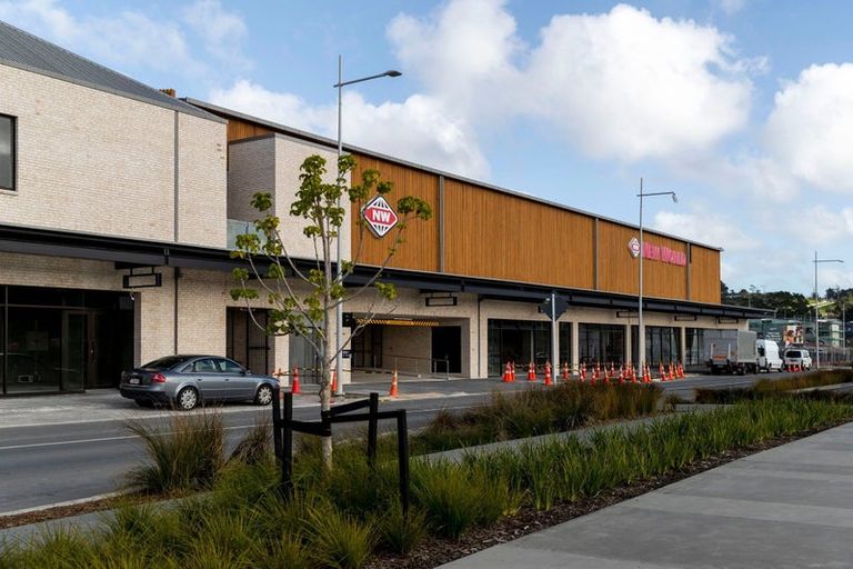 Photo of property in 2e Nerita Place, Long Bay, Auckland, 0630