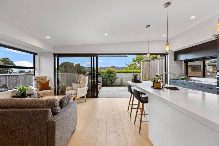 Photo of property in 1156a South Road, Oakura, 4314