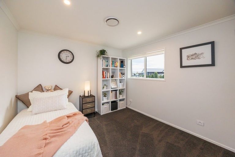 Photo of property in 61 Hartwell Drive, Kelvin Grove, Palmerston North, 4470