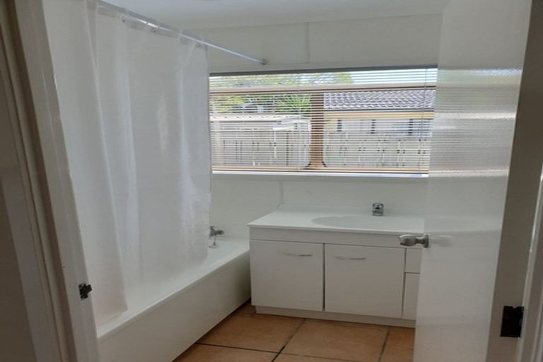 Photo of property in 1/22 John Downs Drive, Browns Bay, Auckland, 0630