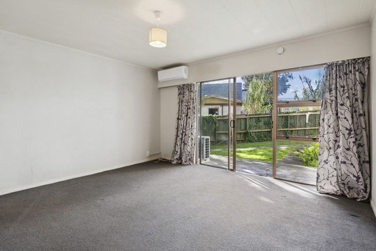 Photo of property in 2/31 Blease Street, New Lynn, Auckland, 0600