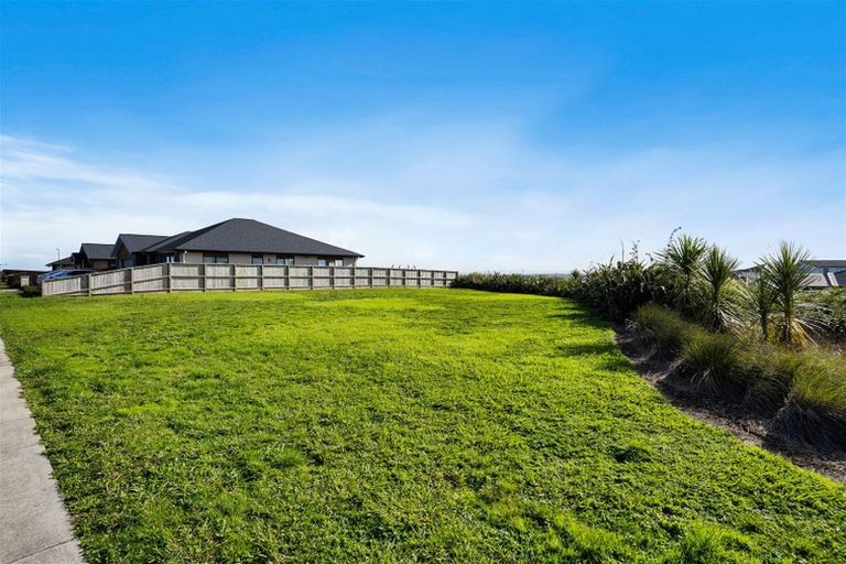 Photo of property in 70 Twin Parks Rise, Papakura, 2110