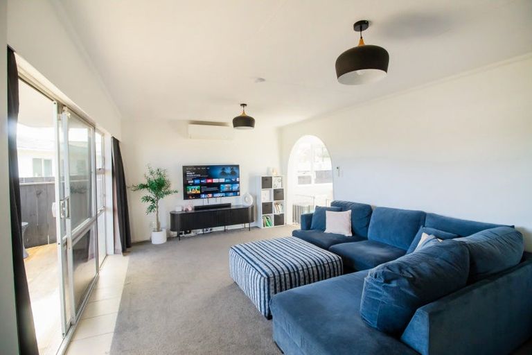 Photo of property in 32 Palliser Place, Milson, Palmerston North, 4414