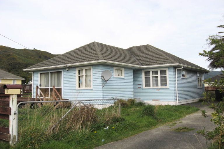 Photo of property in 19 Russell Road, Wainuiomata, Lower Hutt, 5014