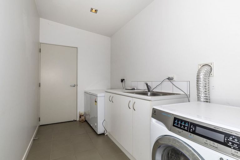 Photo of property in 10d Sunnynook Road, Sunnynook, Auckland, 0620