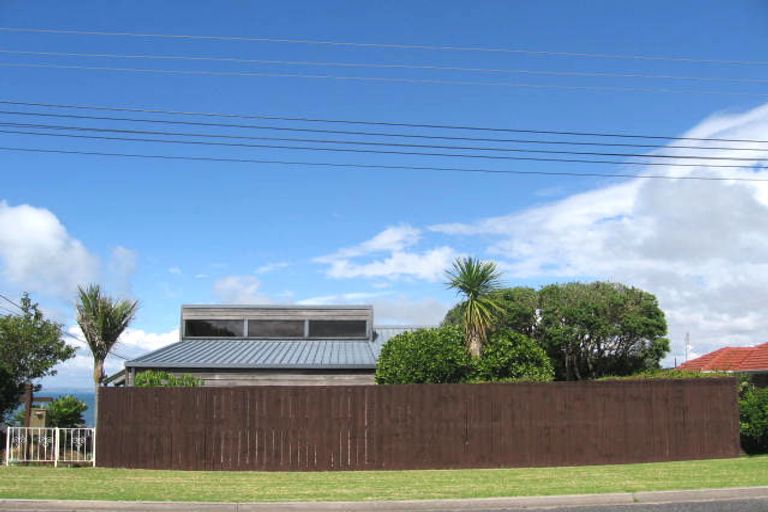 Photo of property in 2/15 Ridge Road, Waiake, Auckland, 0630