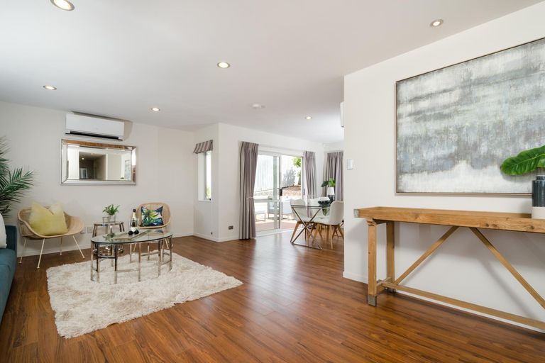 Photo of property in 47 South Kensington Way, Henderson, Auckland, 0612