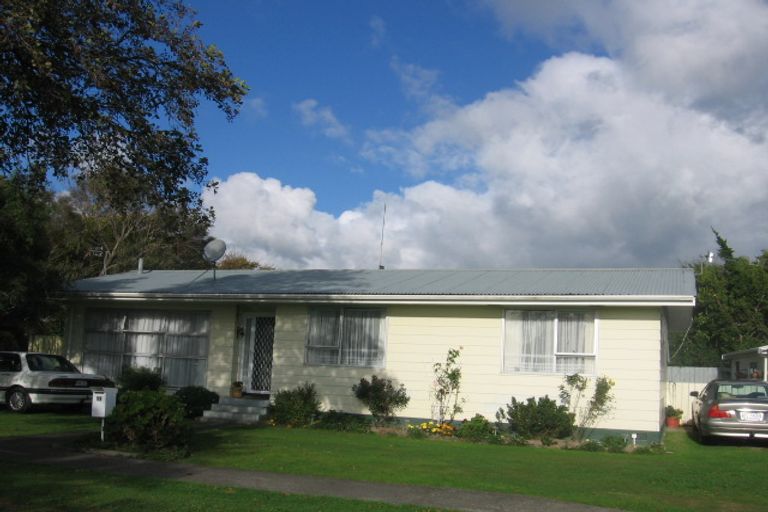 Photo of property in 11 Halswell Crescent, Westbrook, Palmerston North, 4412