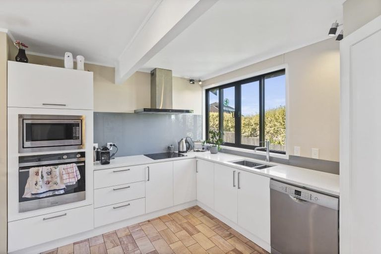 Photo of property in 21 Deanna Drive, West Harbour, Auckland, 0618