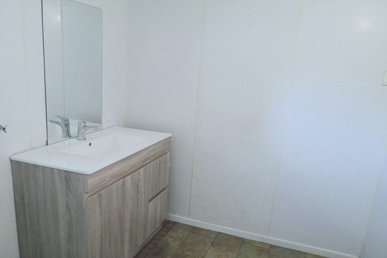 Photo of property in 13 Valley View Road, Glenfield, Auckland, 0629