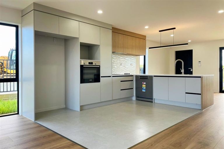 Photo of property in 4 Harikoa Way, Karaka, 2113