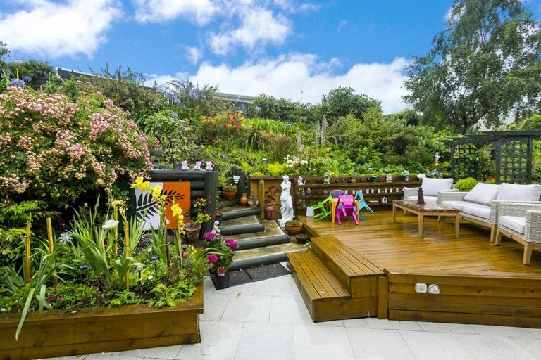 Photo of property in 10b Tiwakawaka Grove, Heretaunga, Upper Hutt, 5018