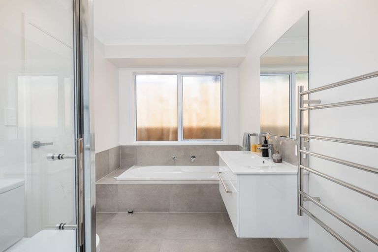 Photo of property in 16a Sharyn Place, Brookfield, Tauranga, 3110