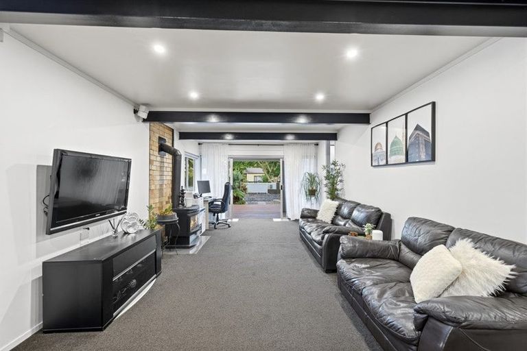 Photo of property in 12 Knox Road, Swanson, Auckland, 0612