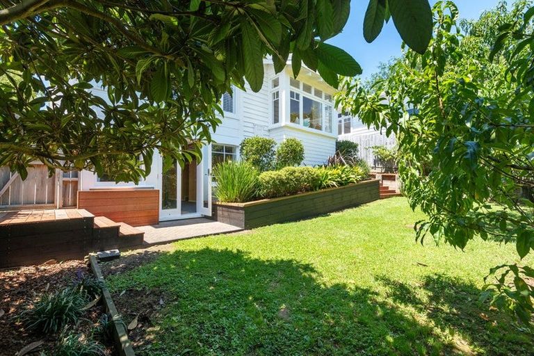Photo of property in 7a North Avenue, Narrow Neck, Auckland, 0624