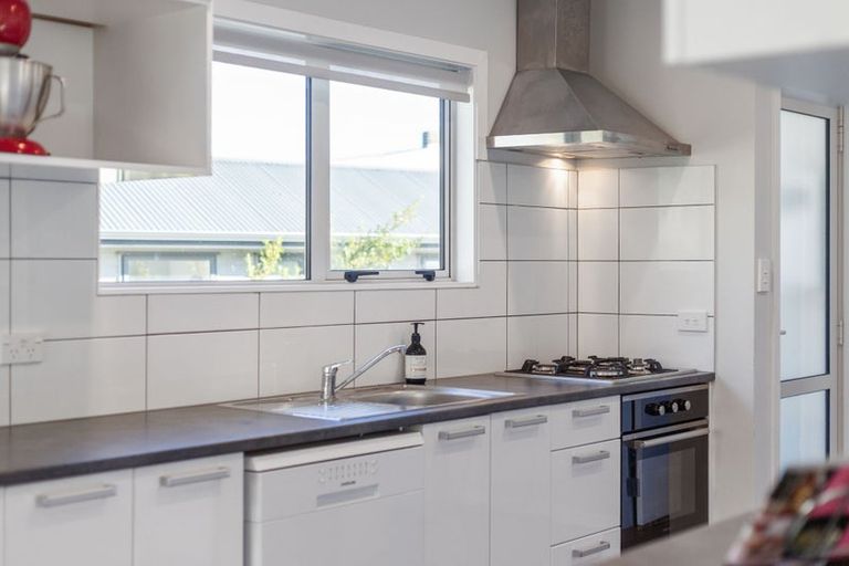 Photo of property in 60a Leicester Street, Cannons Creek, Porirua, 5024