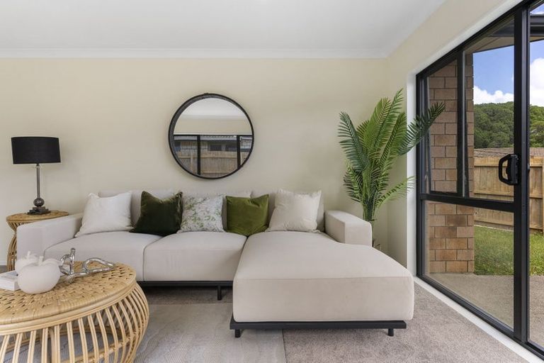 Photo of property in 10 Mediterranean Way, Goodwood Heights, Auckland, 2105