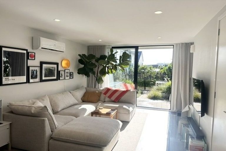 Photo of property in 10 Kaiwawao Lane, Hobsonville, Auckland, 0616