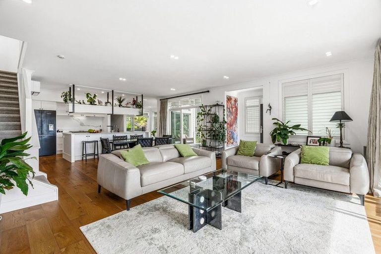 Photo of property in 15 Landmark Terrace, Orewa, 0931