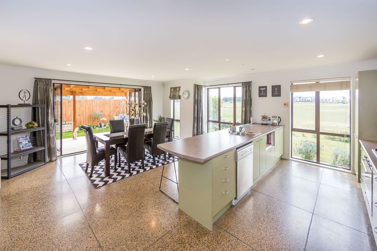 Photo of property in 540 Bower Avenue, Parklands, Christchurch, 8083