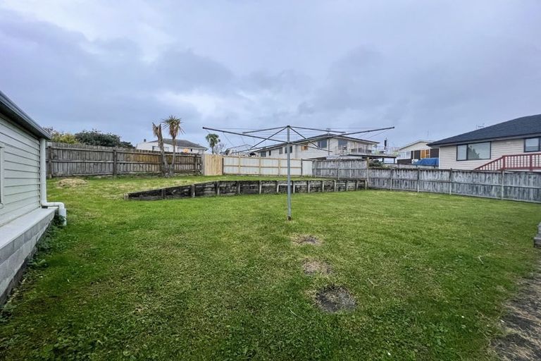 Photo of property in 17 Alma Street, Te Atatu South, Auckland, 0610