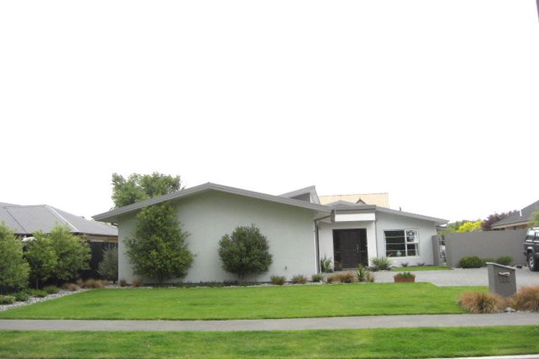 Photo of property in 130 Rothesay Road, Parklands, Christchurch, 8083