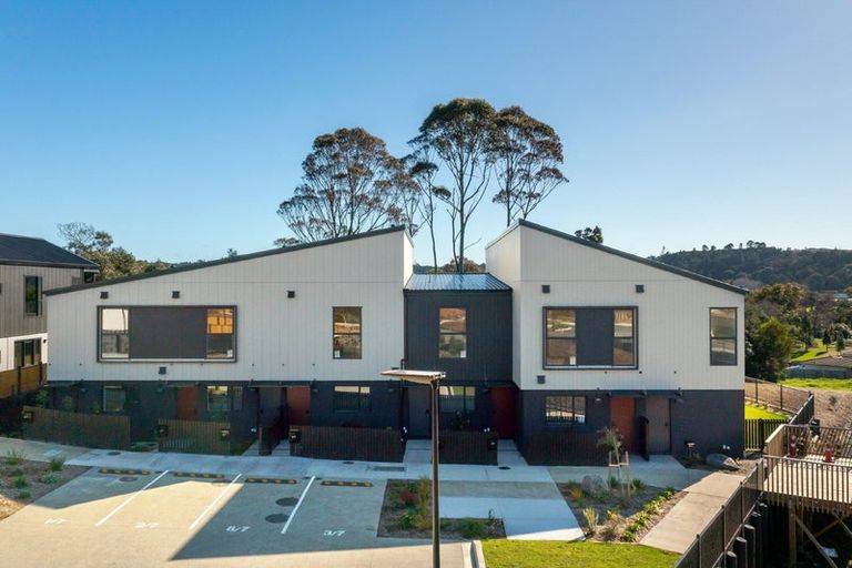 Photo of property in 3/7 Parapara Place, Albany, Auckland, 0632