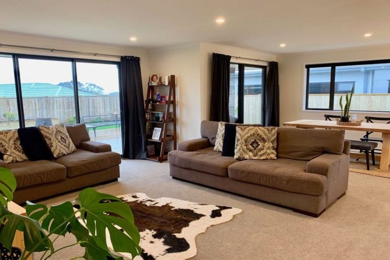 Photo of property in 25 Dreaver Drive, Waitara, 4320