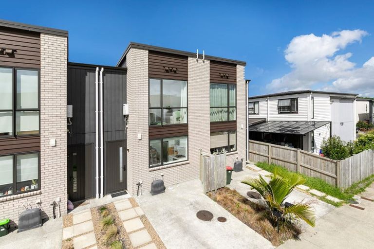 Photo of property in 6 Landing Path Drive, Hobsonville, Auckland, 0616