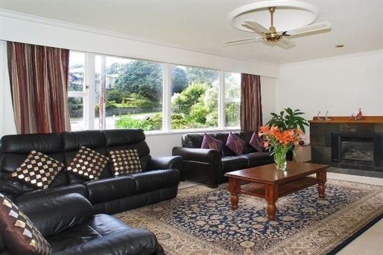 Photo of property in 11 Tui Terrace, Tawa, Wellington, 5028