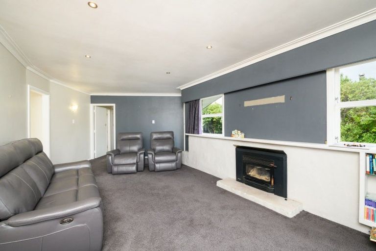 Photo of property in 18 Woburn Place, Takaro, Palmerston North, 4412