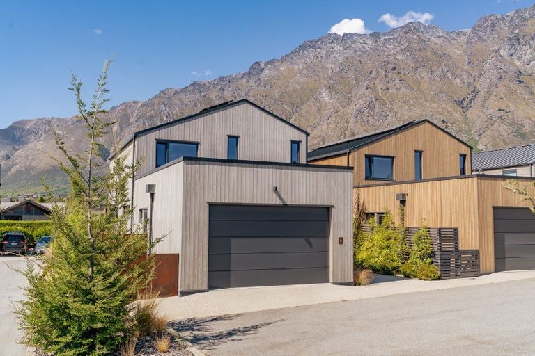 Photo of property in 6 Soudley Court, Jacks Point, Queenstown, 9371