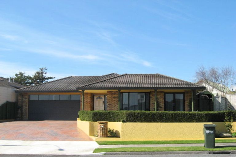 Photo of property in 8 Frank Frethey Place, Highlands Park, New Plymouth, 4312