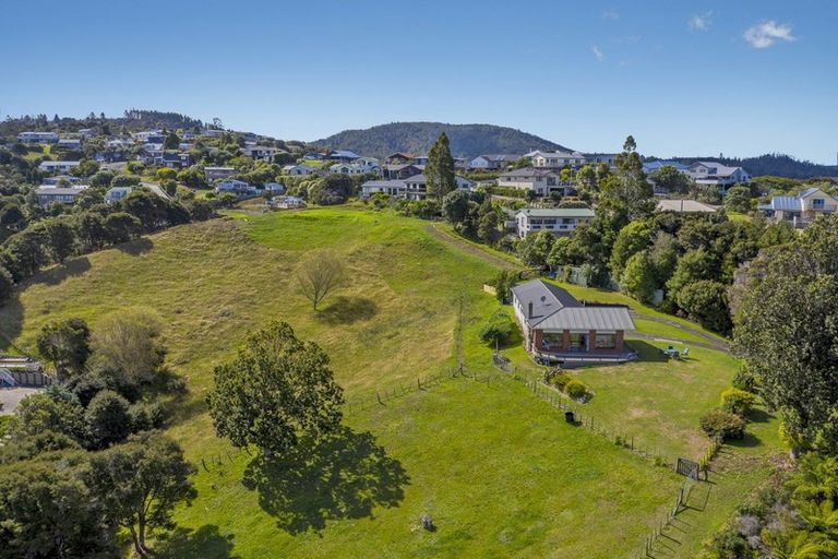 Photo of property in 2a Pohutukawa Grove, Whitianga, 3510
