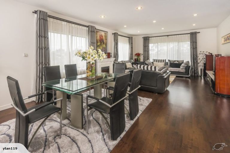 Photo of property in 10 Namsan Close, Fairview Heights, Auckland, 0632