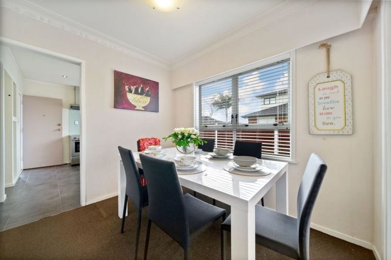Photo of property in 2a Kurnell Drive, Botany Downs, Auckland, 2010