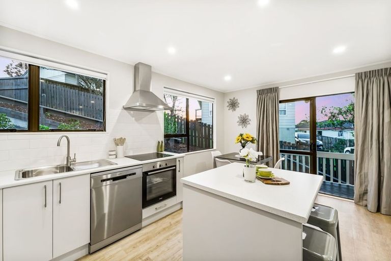 Photo of property in 43 Danube Lane, Glen Eden, Auckland, 0602