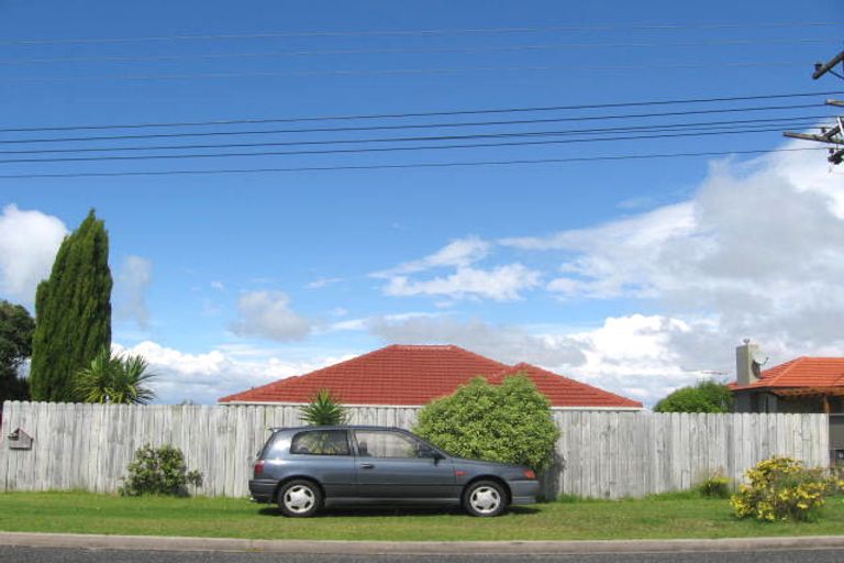 Photo of property in 2/15 Ridge Road, Waiake, Auckland, 0630