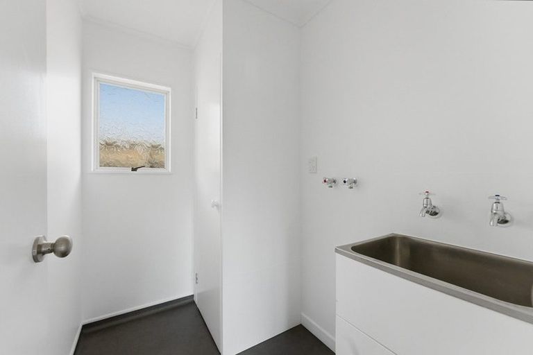 Photo of property in 209 Seaview Road, Marfell, New Plymouth, 4310