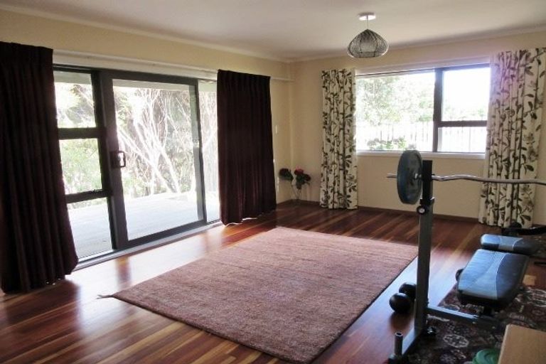 Photo of property in 20 Exploration Way, Whitby, Porirua, 5024